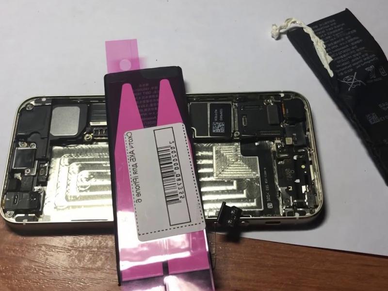 Замена батарейки на iPhone 5s